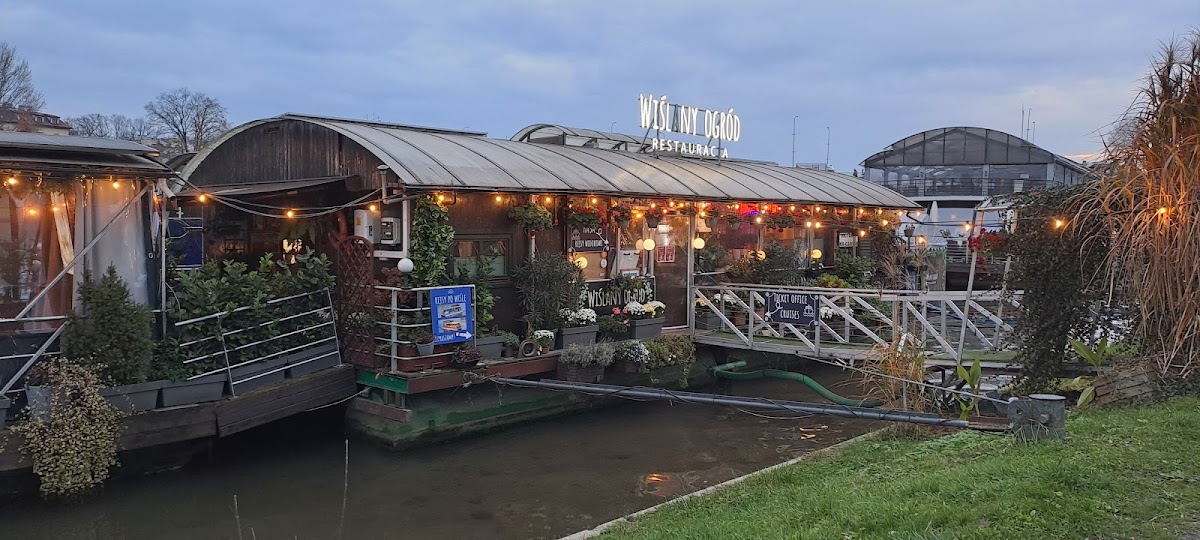 Wislany Ogrod & Statek Sobieski-3